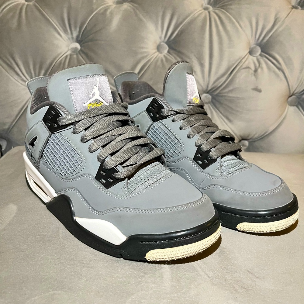 Air Jordan 4 Cool Grey size 6.5 in youth and men (size 8 in women’s)